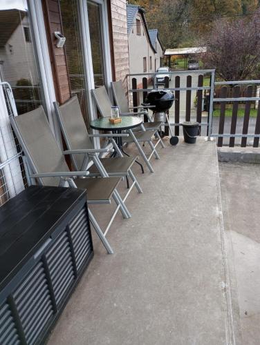 Johnys apartmentにあるバルコニーまたはテラス