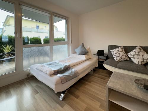 Ένα ή περισσότερα κρεβάτια σε δωμάτιο στο 3 Zimmer Apartment in S-Bahn Nähe, 76 qm, max 5 Pers, 30qm Dachterasse, Garage, Internet 1000 MBit