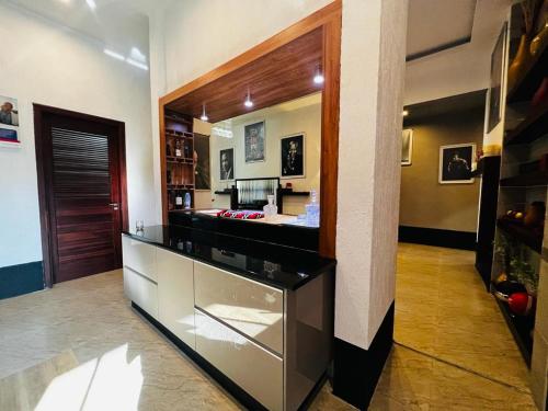 Η κουζίνα ή μικρή κουζίνα στο Pisano Luxury Apartments