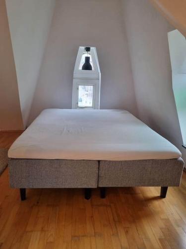 Postel nebo postele na pokoji v ubytování Penthouse Linnegatan