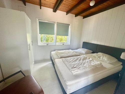 a bedroom with a bed and a window at Boerenslag 24 in Sint Maartensvlotbrug