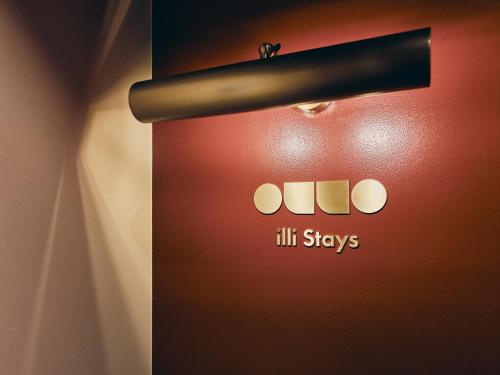 a lightswitch on a wall with theitzhyleys sign on it at illi Com Shimokitazawa in Tokyo