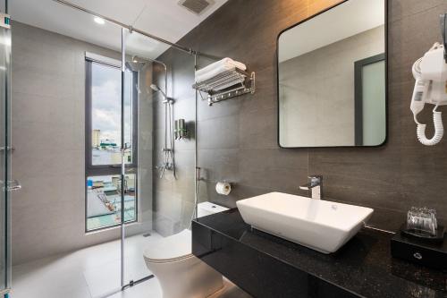 Kupaonica u objektu Cát Anh Hotel