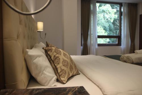 Een bed of bedden in een kamer bij Ecotel Chiminda Abode