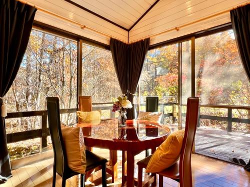 Ресторан / й інші заклади харчування у 虹の街22北軽井沢#Luxurious Kita Karuizawa private villa