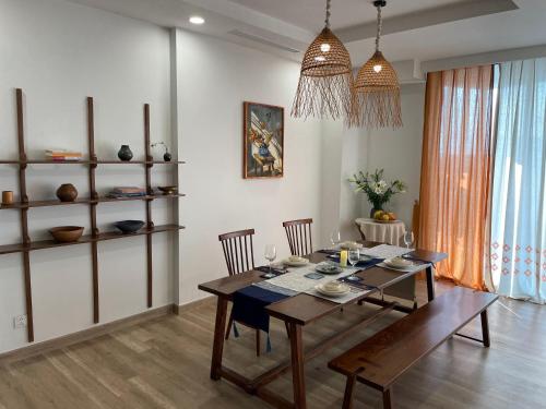 a dining room with a wooden table and chairs at Tú Viên Homestay Ecopark/ 165m with big garden in HÆ°ng YÃªn