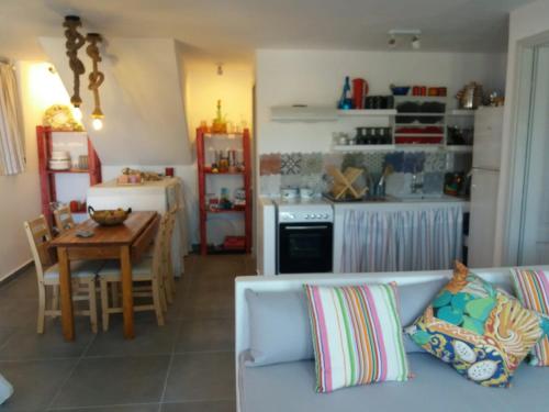 Kuchyň nebo kuchyňský kout v ubytování Spitaki-Kythnos