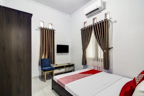 Ліжко або ліжка в номері OYO 91243 Bina Syariah Guest House