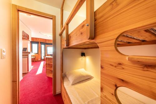 two bunk beds in a room with a mirror at Le Sosna - IMMODREAMS - Avoriaz in Avoriaz