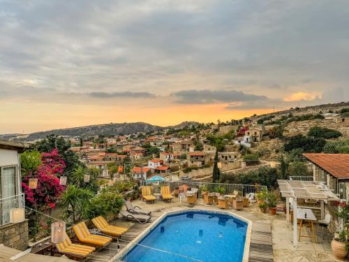 Бассейн в Cyprus Villages - Hotel & Restaurant - Central Location - Bed & Breakfast With Access To Pool And Stunning Views или поблизости