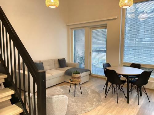 Foto High-ceilinged apartment with balcony 1