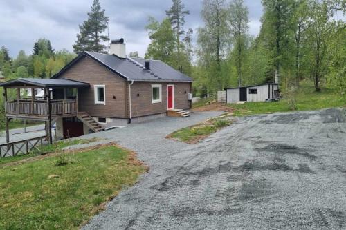 a house with a porch and a driveway at Fantastisk Stuga i Hälsingland, Los! in Los