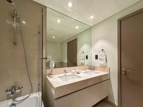 Koupelna v ubytování HiGuests - Beautiful 2BR on 35th floor With Amazing City View