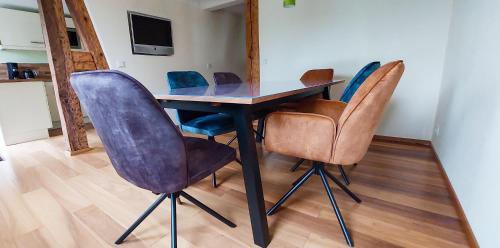 a dining room table with chairs around it at Ferienwohnungen am Tor in Langenburg