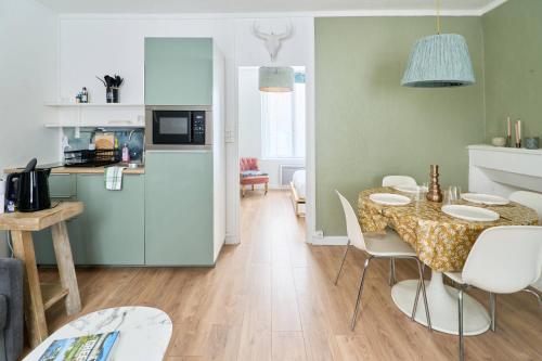 a kitchen and dining room with a table and chairs at LA LOGE DES CARMES -Coeur de Nantes WIFI in Nantes