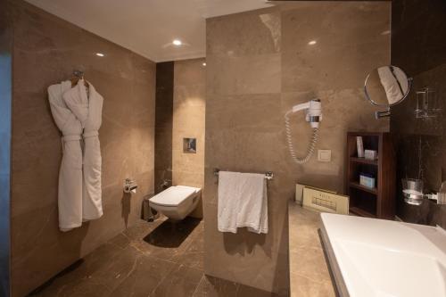 Kolin Hotel Spa & Convention Centerにあるバスルーム