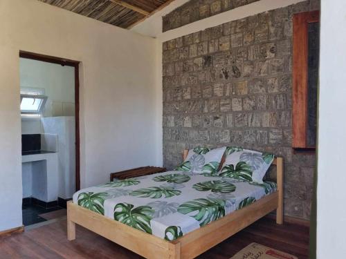 MOTEL M1 tesisinde bir odada yatak veya yataklar