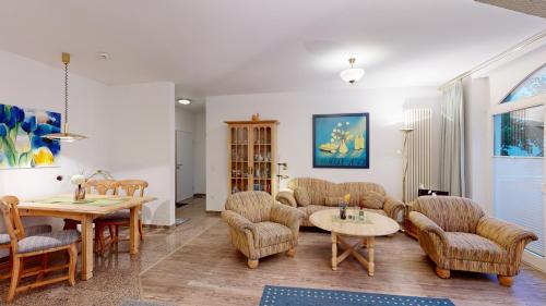 Χώρος καθιστικού στο strandnahe FeWo mit Schwimmbad im Haus, a cappella 07, Binz