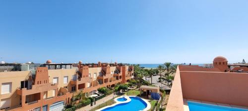 an aerial view of a resort with a swimming pool at Homes of Spain, Apartamentos Paraiso Vera Playa, Ed Tahiti, Atico B de 2 dormitorios con piscina privada en solárium y barbacoa, pie de playa in Playas de Vera