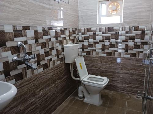Koupelna v ubytování Vaidhya homes