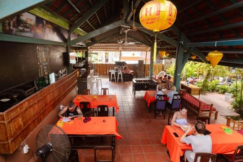 Restaurace v ubytování Serendipity Experience Hoi An Hostel