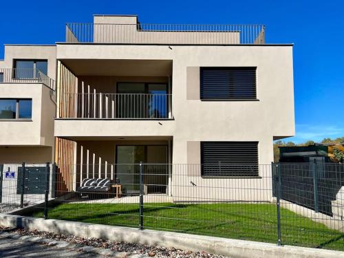 Modern Studio Gardenia_Gartenwohnung Alte Donau