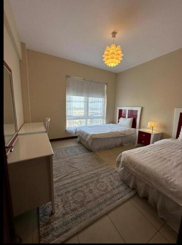 Postel nebo postele na pokoji v ubytování شقق التجوري Al-Tjouri Apartments