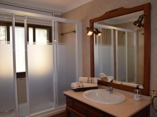 a bathroom with a sink and a mirror at Villa pedralta in Sant Feliu de Guíxols