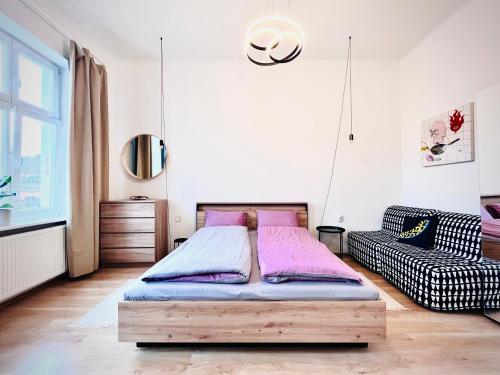 Postel nebo postele na pokoji v ubytování Sunny City - Apartment in SPA Zone with Private Garage