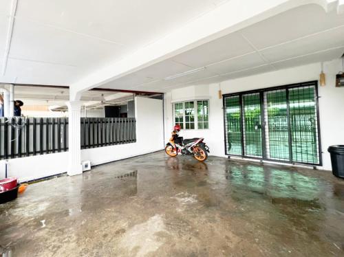 a motorcycle parked in the middle of a garage at LILY HOMESTAY PUTATAN in Kota Kinabalu