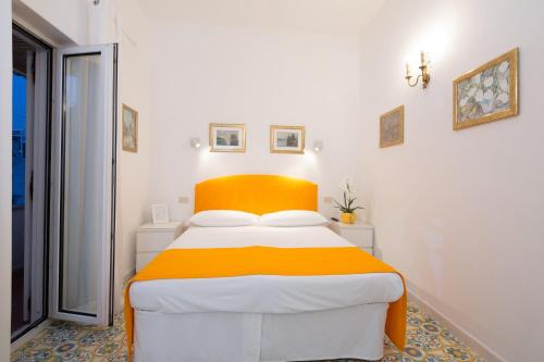 Ein Bett oder Betten in einem Zimmer der Unterkunft Marlin Guest House