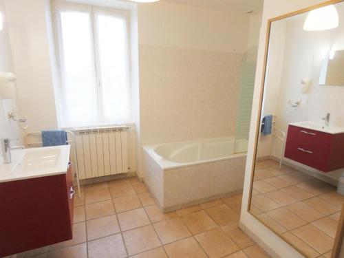 a bathroom with a tub and a sink at Le tuc in Orist