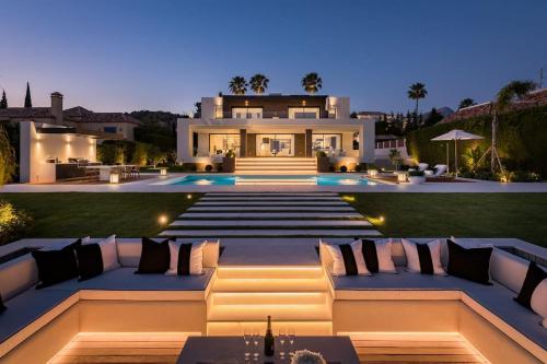 Villa OAK - 6-Bedroom Villa with Cinema Room and Pool