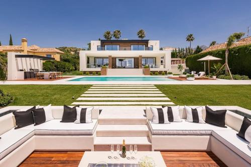 Villa OAK - 6-Bedroom Villa with Cinema Room and Pool