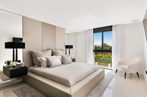 Villa OAK - 6-Bedroom Villa with Cinema Room and Pool