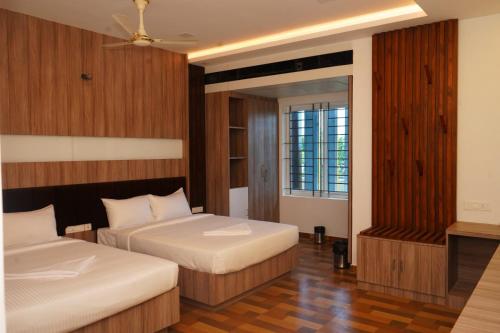 Katil atau katil-katil dalam bilik di Hotel Anitha Parthiban