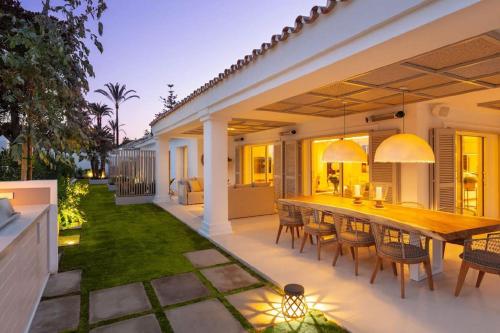 Beachfront Villa La Luisa, Golden Mile, Marbella