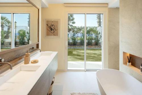 Beachfront Villa La Luisa, Golden Mile, Marbella