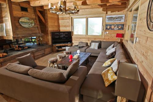 Χώρος καθιστικού στο Chalet Kala