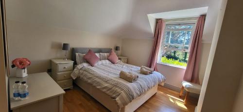 a small bedroom with a bed and a window at clover cottage in Kinsale