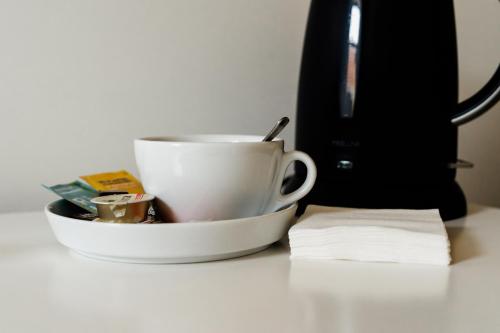 a coffee cup sitting on a counter next to a toaster at Befour in Aalst