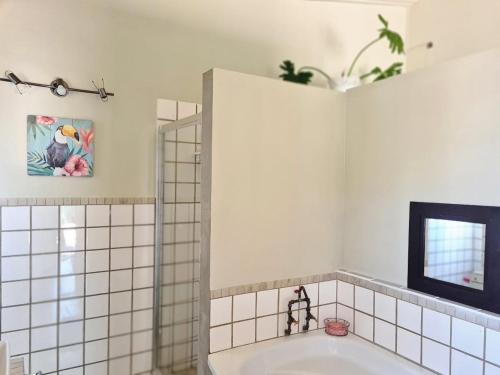 Koupelna v ubytování Getaway with mountain views, BBQs & hikes near Cradle of Humankind