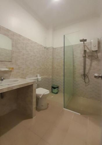 Bilik mandi di 4 RIVERS HOTEL