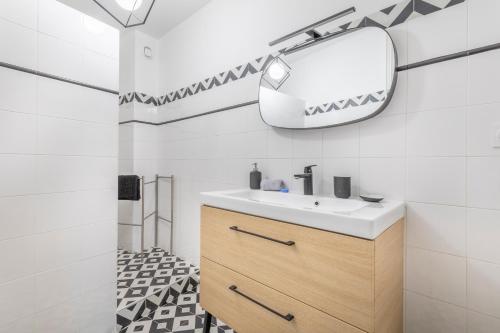 Un baño de Appartement deux chambres sur le Vieux Port avec clim