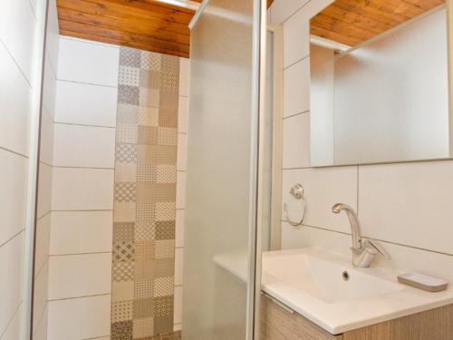 Ванна кімната в Appartement Saint-Chaffrey , 2 pièces, 2 personnes - FR-1-762-22