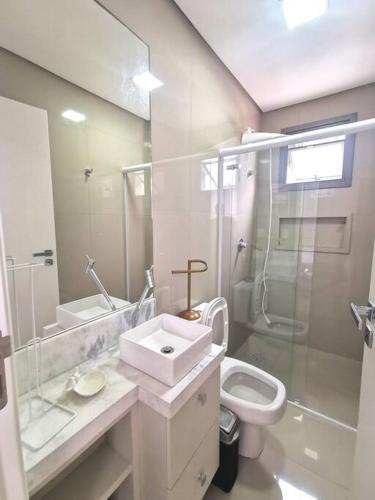 Et badeværelse på Apartamento 3 Suítes - Itapema
