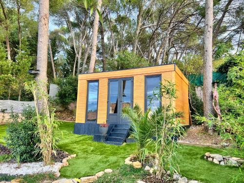Photo de la galerie de l'établissement Charmant studio Lodge climatisé avec jardin et Vue sur le Pic Saint Loup, à Jacou