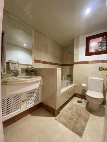 Elviria Paradiso Apartment tesisinde bir banyo
