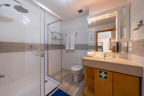 Koupelna v ubytování Harmonia Apartment by Atlantic Holiday