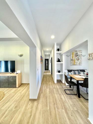 4-Bedroom Prestige Apartment Rhodes near Old Town
